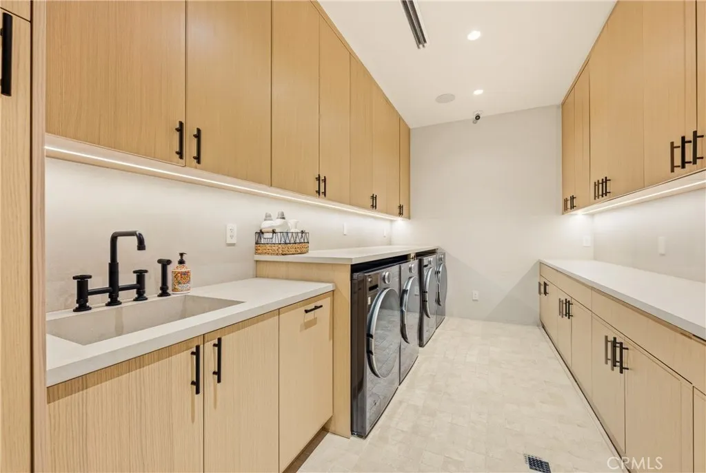 22924 Erwin Street, Woodland Hills, California 91367 home-pic-33